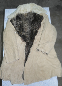 Бекеши нагольные, используемые в холодных районах, из овчины крашеной, с удлиненной юбкой, русской, монгольской