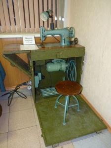 Машина швейная походная для шитья х/б тканей