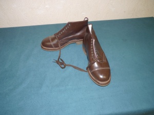 Ботинки на резиновой пористой подошве коричневые со шнурками