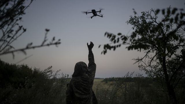 В России создали "чемоданчик" для защиты бронетехники от FPV-дронов
