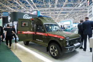 Ростех представил бронированную LADA Niva Legend для эвакуации в полевых условиях