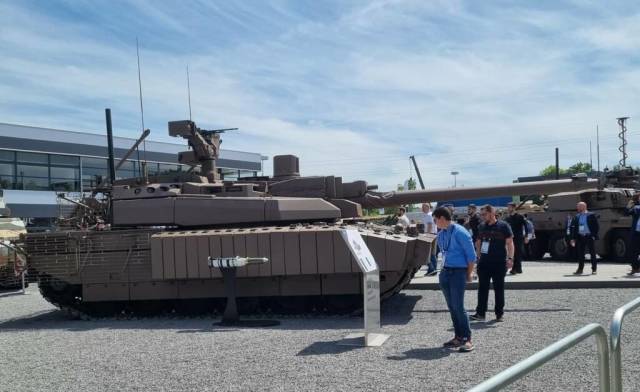 Во Франции показали новую версию танка Leclerc