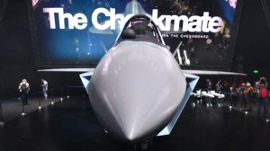 Прототип российского истребителя Checkmate установили в павильоне авиасалона Dubai Airshow